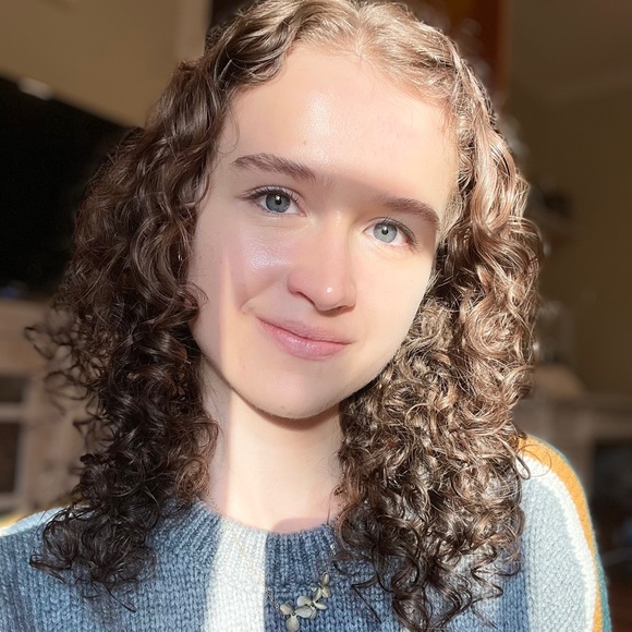 Meet your Posher, Breanna - Picture 2 of 2